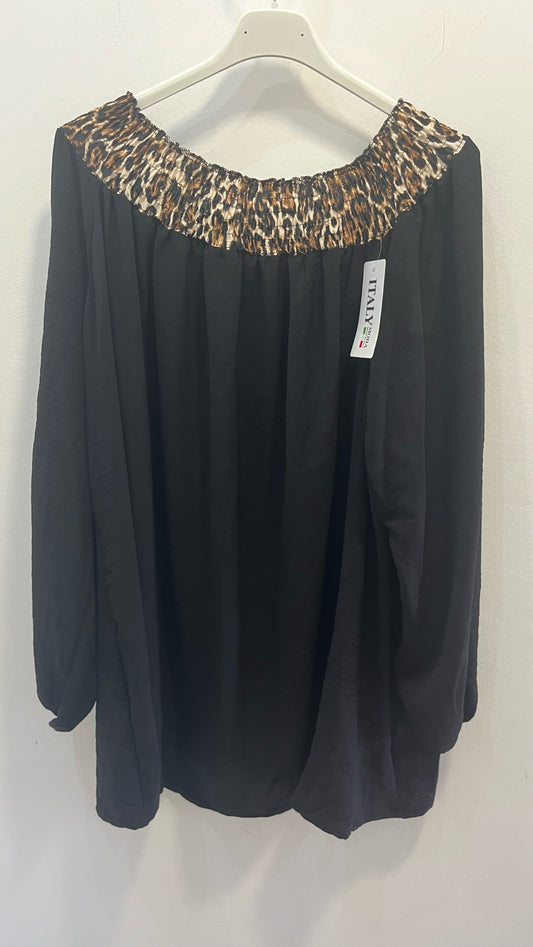 Off the shoulder, leopard print detail top